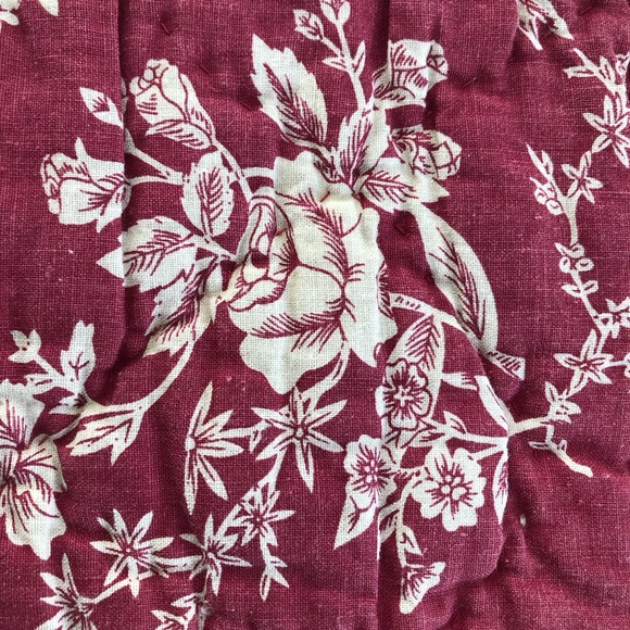 EUC Burgundy Floral Design Quilt - Throw - Reversible with Channel Stitching - Picture 5 of 14